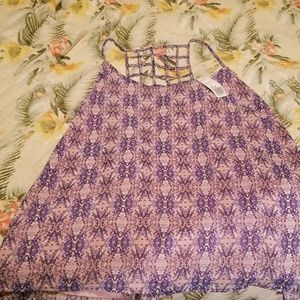 Tank top size 3x, but its runs on the smaller so